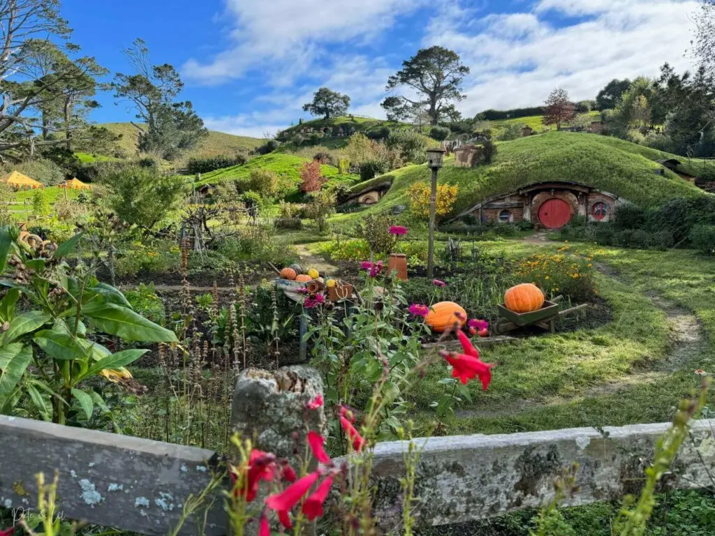 Des maisons de hobbits à Hobbiton en Nouvelle-Zélande