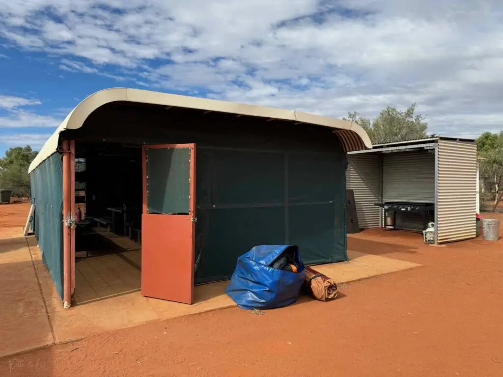 Camp d’un tour organisé à Uluru