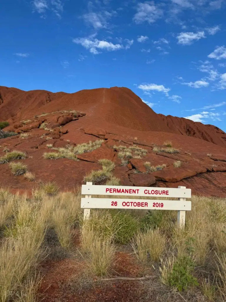 Sentier fermé à Uluru en Australie