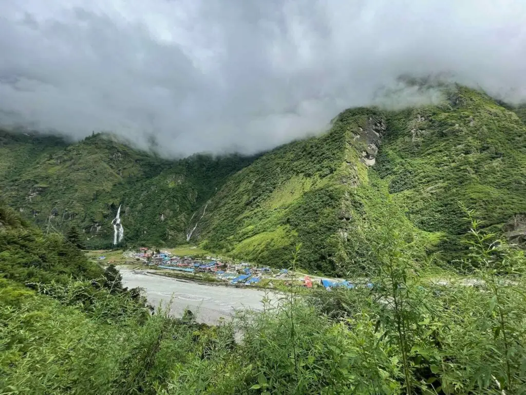 Village de Tal dans la vallée vu d’en haut