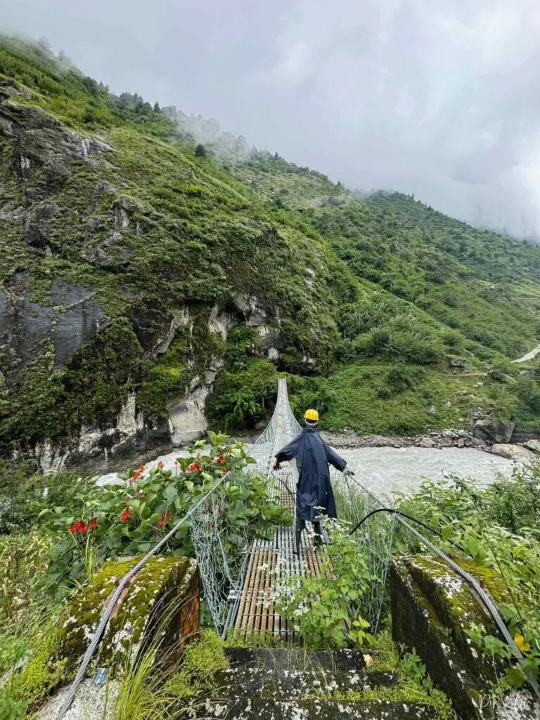Pont suspendu à Tal