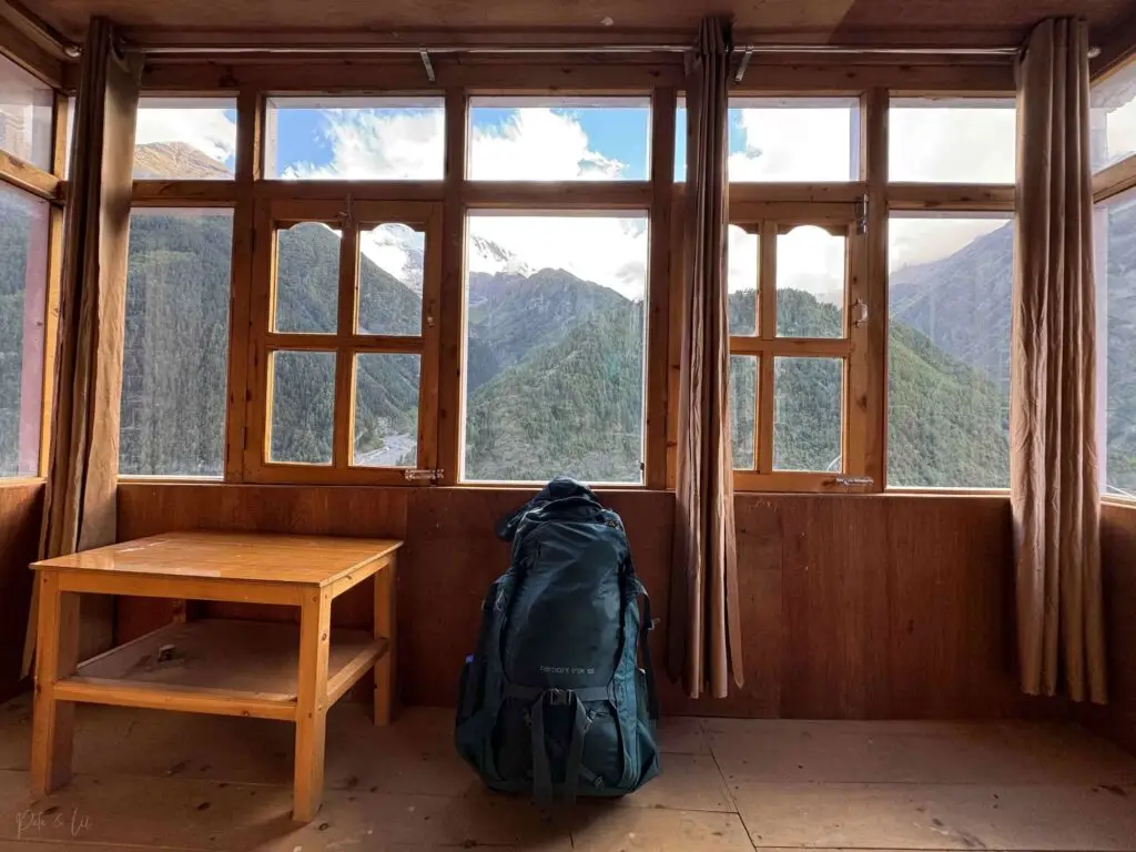 Vue sur l’Annapurna II depuis la fenêtre de la chambre