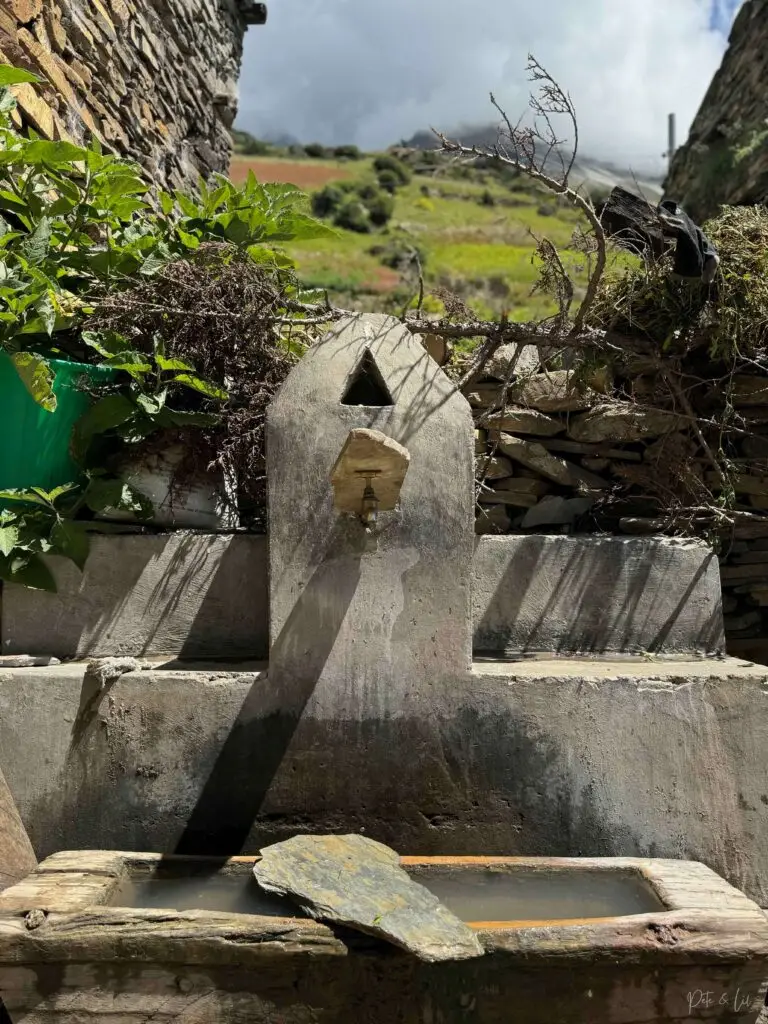 Robinet d’eau sur le sentier de trek